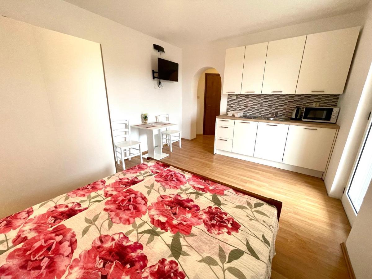 Julie Apartment Jadranovo